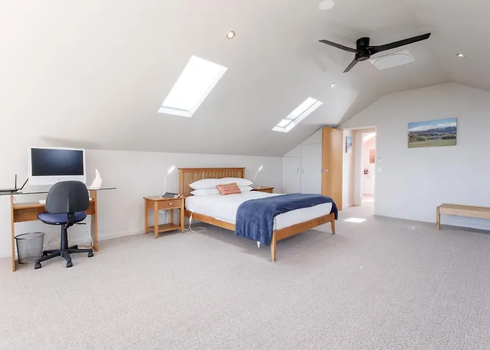 Tawhiri - Tranquility, Space And Stunning Views In Paradise Wanaka